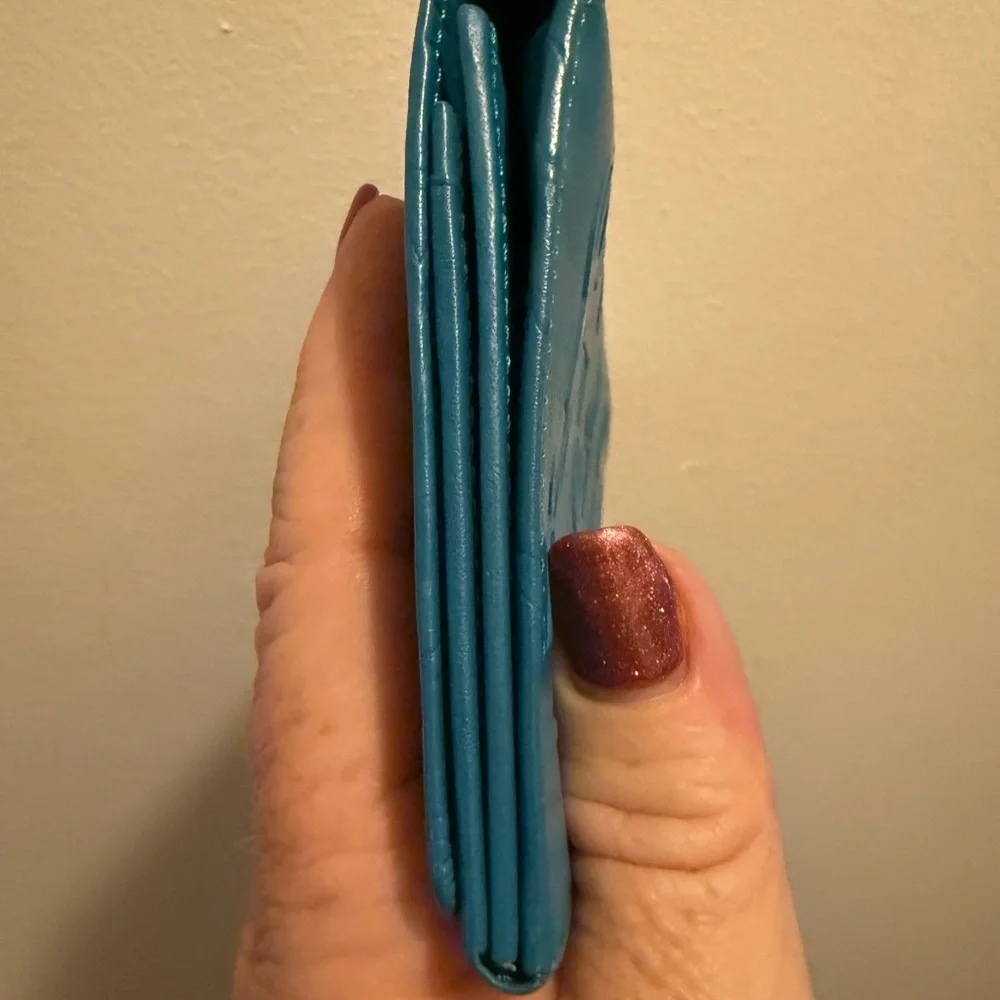 🔥SOLD🔥STUNNING 🤩 Yves Saint Laurent Embossed Leather Wallet ✨ - Picture 13 of 16